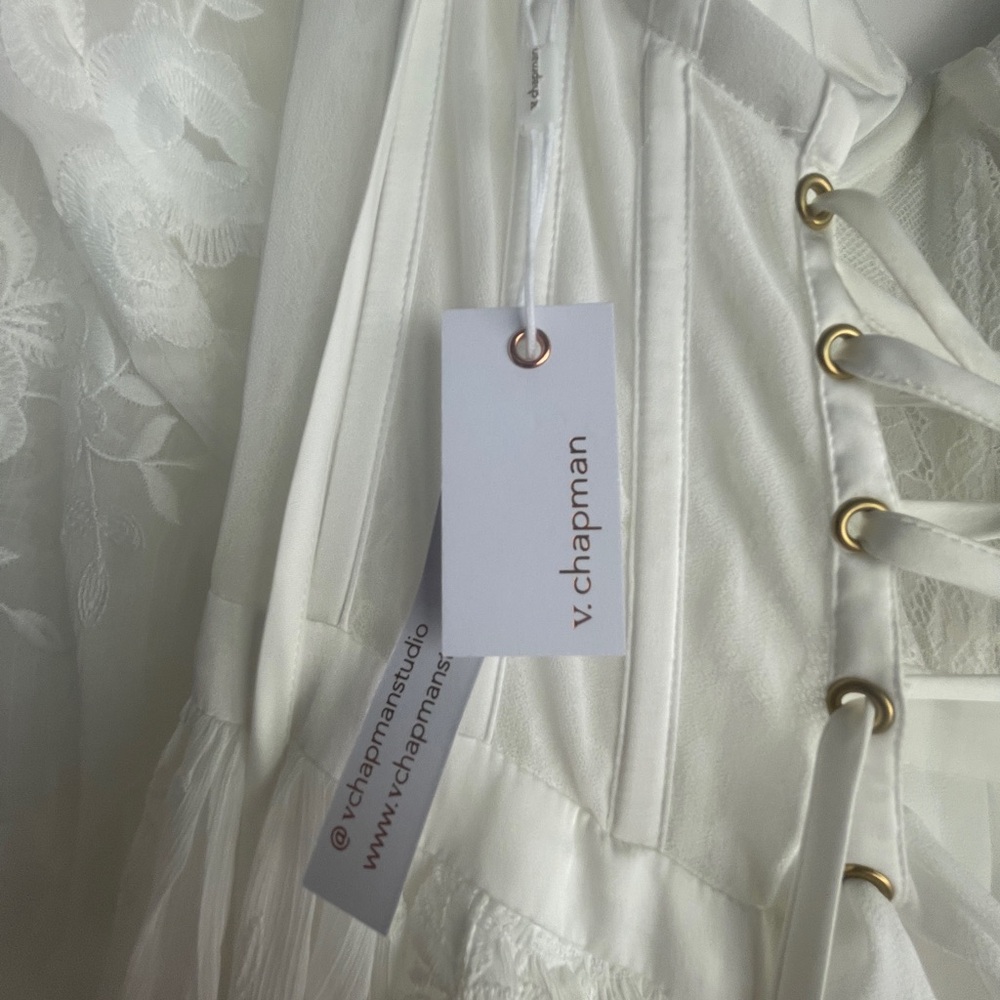 V. Chapman Ivory Lace Corset Dress - Picture 5 of 9
